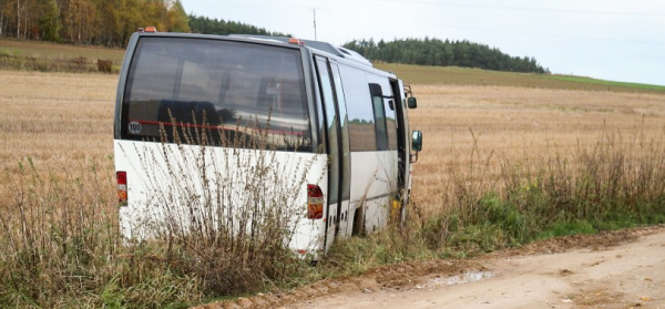 Jeden autobus ukradł, drugi opryskał pianą z gaśnicy