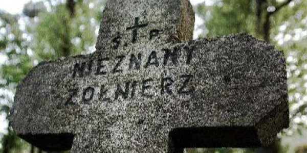 Postaw znicz na grobie polskiego bohatera