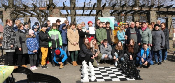 Turniej Szachów na Rondzie w Krynkach: Pierwszy Turniej i Propozycja Partnerstwa z Paryżem [Film, Zdjęcia]