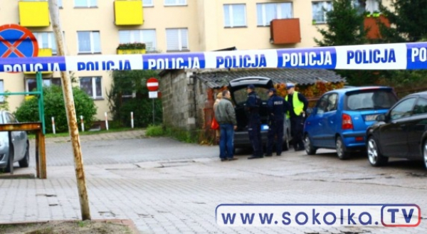 Chciał potrącić funckjonariusza, uciekł. Policja szuka świadk&oacute;w październikowego zdarzenia