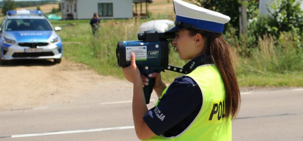 Mężczyzna stracił prawo jazdy, został ukarany mandatem i punktami karnymi.