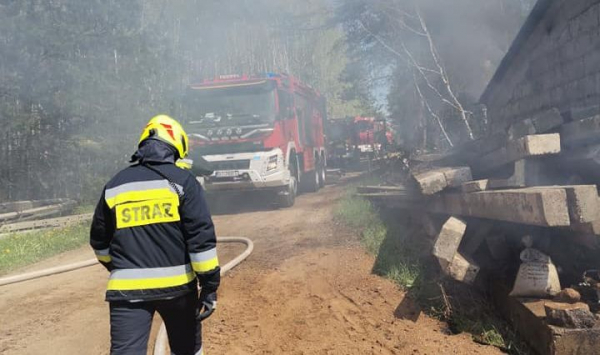 Pożar budynku gospodarczego w Kowalach [Zdjęcia]