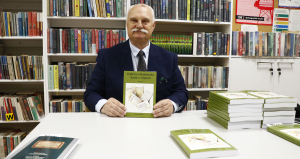 „Kartki z historii ożywają” – spotkanie autorskie z Tadeuszem Ciszkowskim w dąbrowskiej bibliotece.