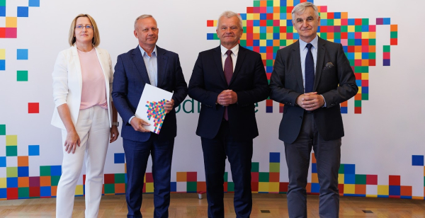 Samorząd wojew&oacute;dztwa wspiera senior&oacute;w w regionie