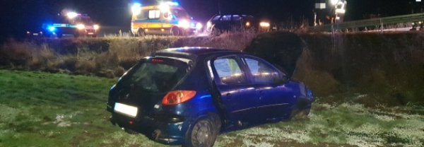 NA SYGNALE: Peugeot dachował pod Sok&oacute;łką [Zdjęcia]
