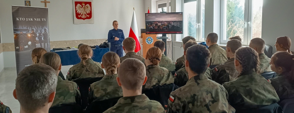 Sokólscy Policjanci ozorganizowali Dzień Przedsiębiorczości dla uczniów Zespołu Szkół w Dąbrowie Białostockiej [Zdjęcia]