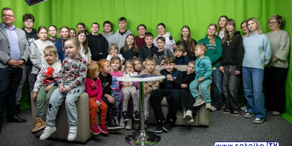 Wizyta pełna inspiracji. Uczniowie z Suchodoliny poznawali świat kultury i medi&oacute;w.