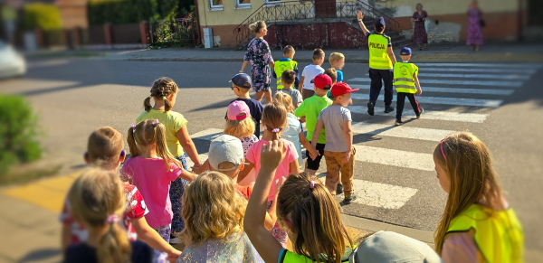 Przedszkolaki uczą się bezpiecznego ruchu drogowego [Zdjęcia]