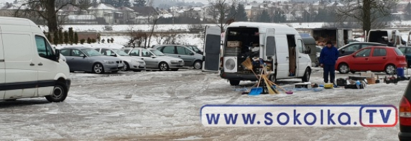 Śnieżna "chlapa" zniechęciła kupc&oacute;w  [Zdjęcia]