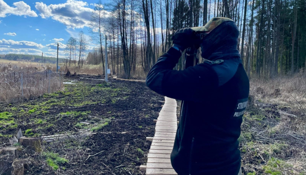 Kolejne ataki na polskie służby i setki pr&oacute;b sforsowania granicy