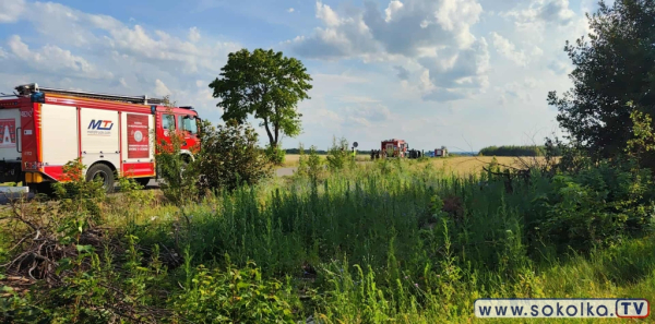 Wypadek w miejscowości Plebanowce. Samoch&oacute;d dachował &ndash; pięcioro dzieci trafiło do szpitala
