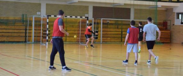 Wystartowały szkolne rozgrywki w futsalu [Zdjęcia]