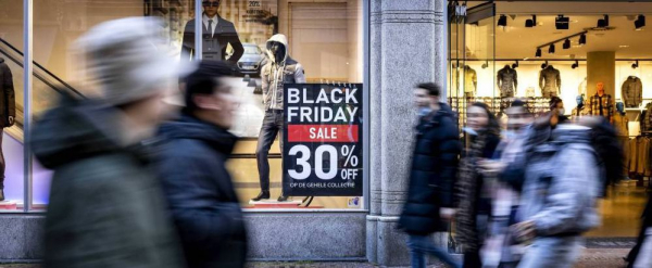 KNF ostrzega przed oszustami działającymi podczas Black Friday