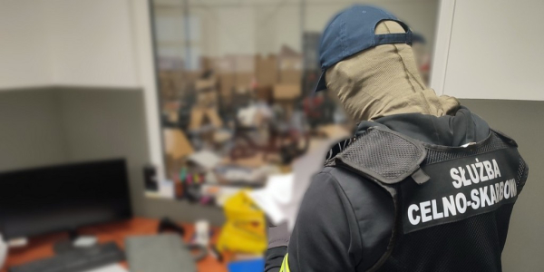 KAS rozbija nielegalny handel elektrycznymi rowerami i hulajnogami