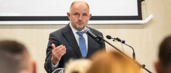 Samorządowcy zrzeszeni w Komitecie Region&oacute;w żądają decentralizacji polityki sp&oacute;jności