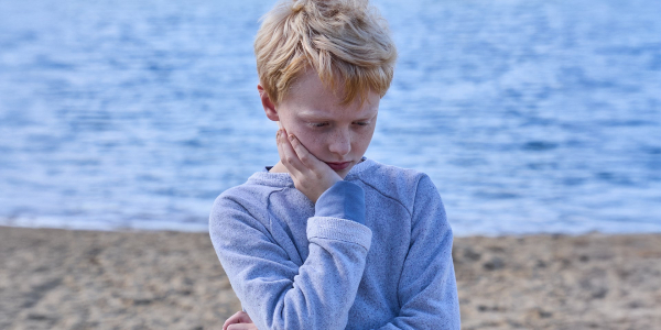 &bdquo;Brzydka, gruba, nielubiana&rdquo;.  Akademia Przyszłości publikuje raport o tym, co zabija dziecięcą wiarę w siebie