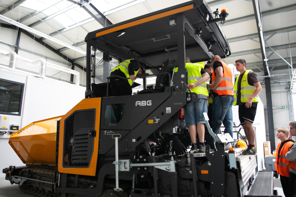 Szkolenie operator&oacute;w maszyn do rozkładania mieszanek mineralno-asfaltowych