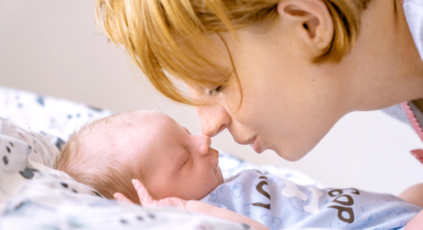 Jak ułatwić sobie codzienną opiekę nad niemowlakiem?