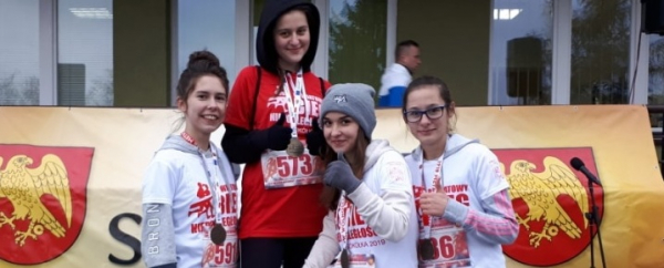 Każdy z zawodników otrzymał pamiątkowy medal [Zdjecia]