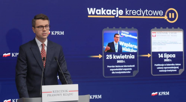 Wakacje kredytowe: kredytobiorcy powinni zwrócić uwagę, kiedy i o której godzinie składają wniosek