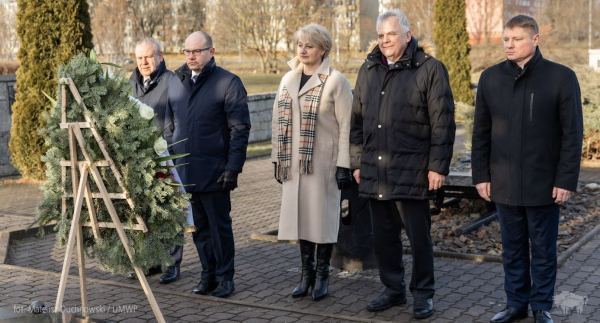 Uczcili pamięć Polaków wywiezionych na Sybir [Zdjęcia]