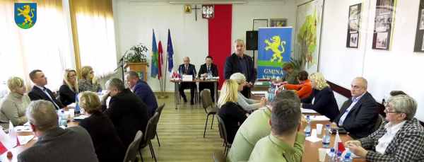 Problem odoru, oświetlenia boiska oraz bezpieczeństwa mieszkańc&oacute;w [Film]