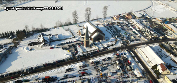 Jak pogoda zmienia oblicze rynku poniedziałkowego w Sokółce? [Film]