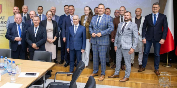 160 tysięcy złotych dla Korycina. Powiat Sok&oacute;lski wzmacnia bezpieczeństwo strażak&oacute;w.