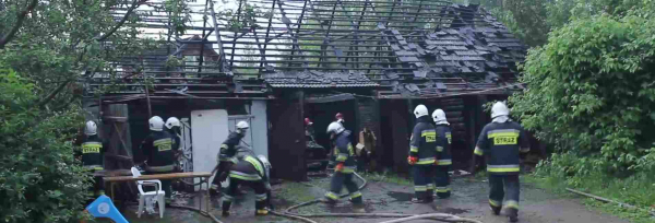 NA SYGNALE: Pożar stodoły, auta oraz skutera w Sok&oacute;łce [Film]