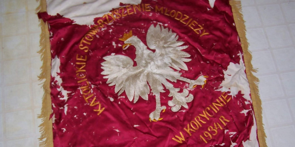Odnaleziono historyczny sztandar KSM z 1934 roku. Rusza inicjatywa jego odnowienia
