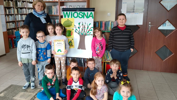 Przedszkolaki bawiły się i edukowały w Bibliotece Publicznej w Janowie [Zdjęcia]