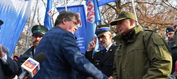 Wiceszef MSWiA na proteście służb mundurowych: słyszymy wasze głosy