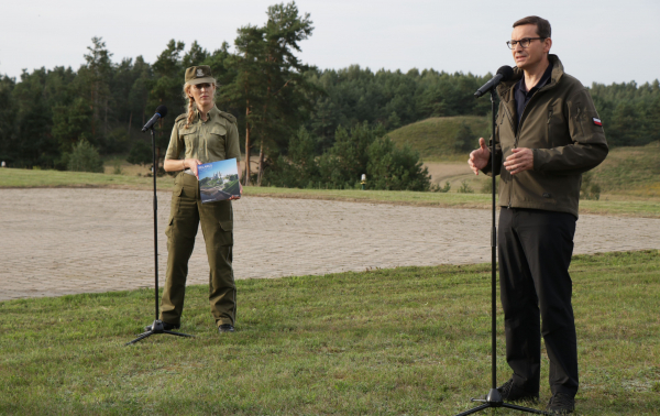 Morawiecki o sytuacji na granicy z Białorusią: to atak hybrydowy, próba destabilizacji sytuacji politycznej [Zdjęcia, Film]