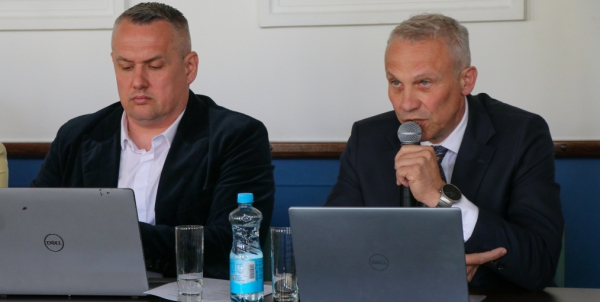 &bdquo;Trzynaście dni burmistrzowania. Rok zawieszenia. I co &ndash; mamy dziękować?&rdquo;