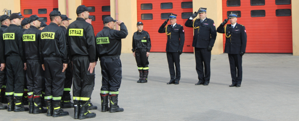 Uroczysta zmiana służby z okazji Dnia Flagi Rzeczpospolitej Polskiej [Zdjęcia]