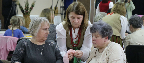 Rodzinne warsztaty tworzenia palm wielkanocnych w Suchowoli: Tradycja, Kreatywność i Smak Lokalnych Potraw [Film, Zdjęcia]