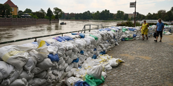 IMGW: woda we Wrocławiu opada