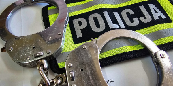 Dw&oacute;ch poszukiwanych w rękach policjant&oacute;w.