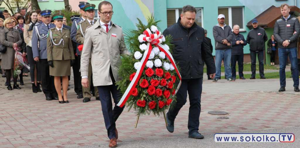 ,, ... Wiwat maj piękny maj dla polaków błogi raj&quot; [Film]