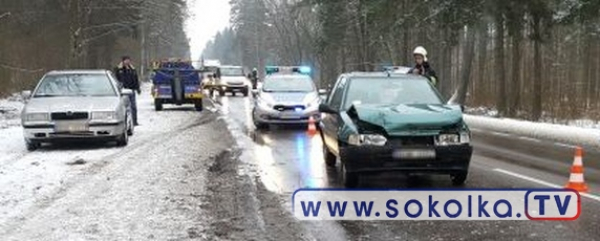 NA SYGNALE: Auto osobowe zderzyło się z TIR-em [Zdjęcia]