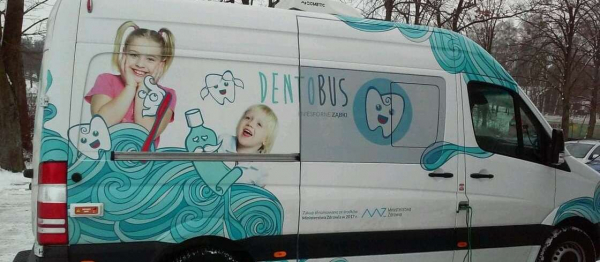 Dentobus odwiedził dzici w Geniuszach