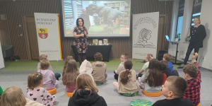 Paleontologia, plansz&oacute;wki i kukurydza &ndash; I tydzień ferii w bibliotece za uczestnikami.
