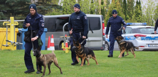 Pokaz pracy policjanta w Janowie [Film, Zdjęcia]