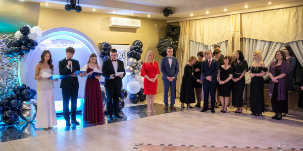 106 krok&oacute;w do dorosłości. Studni&oacute;wkowa noc maturzyst&oacute;w z Zespołu Szk&oacute;ł w Sok&oacute;łce