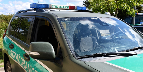 Ataki na Straż Graniczną i uszkodzony pojazd