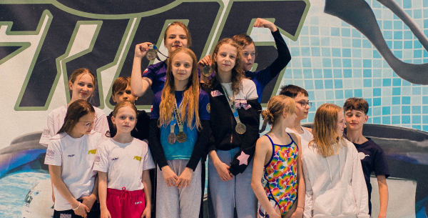 Udane starty pływak&oacute;w UKS OMEGA Sok&oacute;łka w końc&oacute;wce sezonu