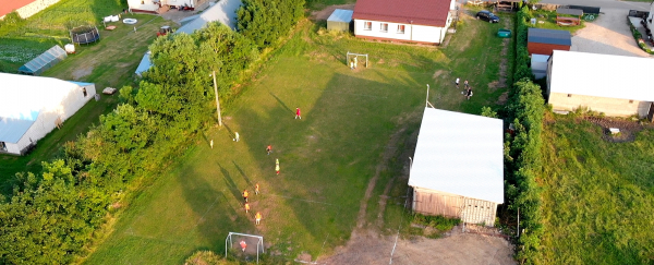 Plac przy świetlicy w Olszy zmienił się w boisko [Film]