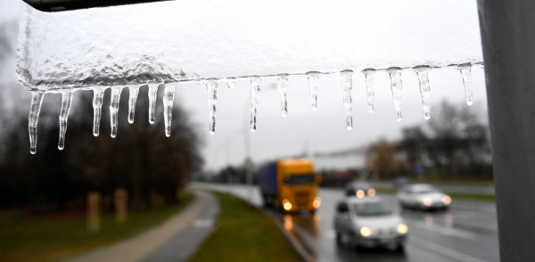 IMGW ostrzega przed marznącymi opadami deszczu